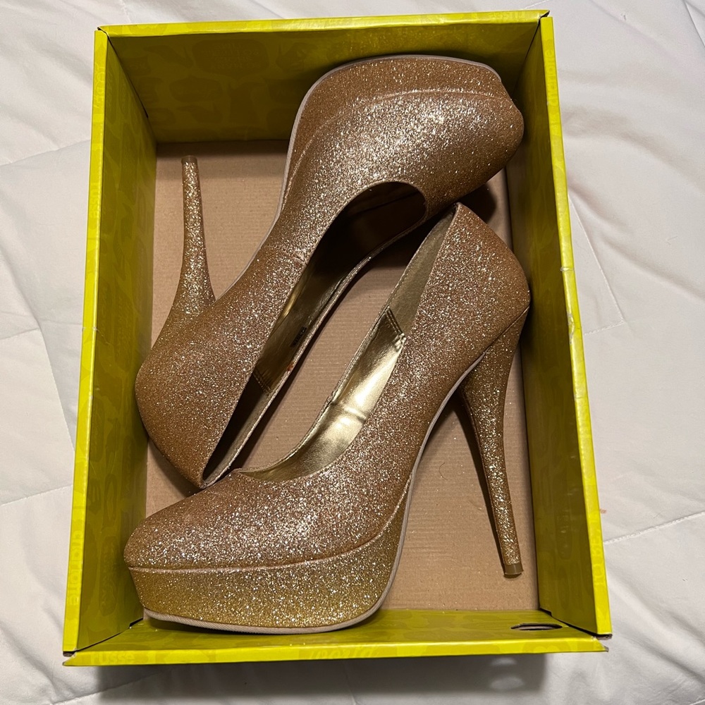 Platform Stilettos - Gold